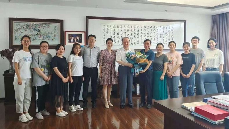 逐梦蔚蓝 高山仰止：深切缅怀管华诗院士